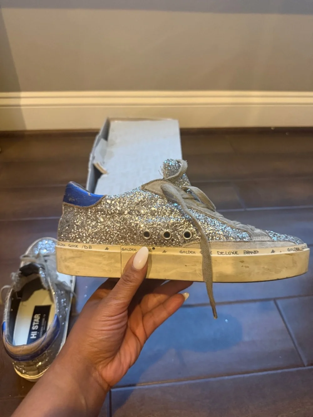 Authentic Golden Goose Glittery Low-Top Sneakers with Metallic Accents - Picture 4 of 7